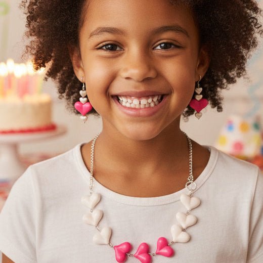 Necklace and earrings set with heart-shaped beads 