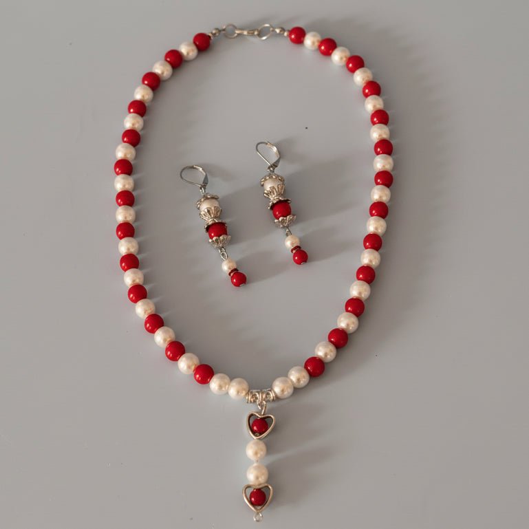 Classy necklace set with heart pendant