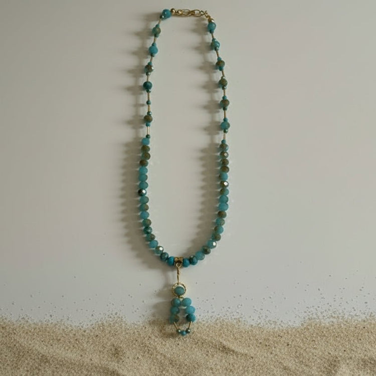 Turquoise beaded necklace 